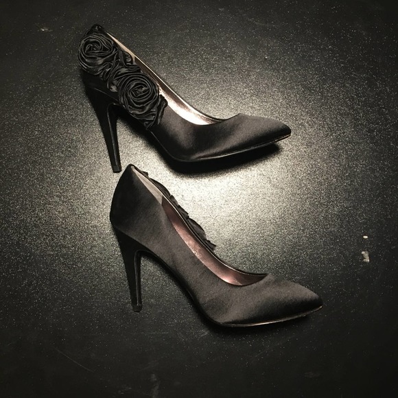 NINA Rohma Crystal Satin Rosette 4in High Heels - Picture 8 of 11